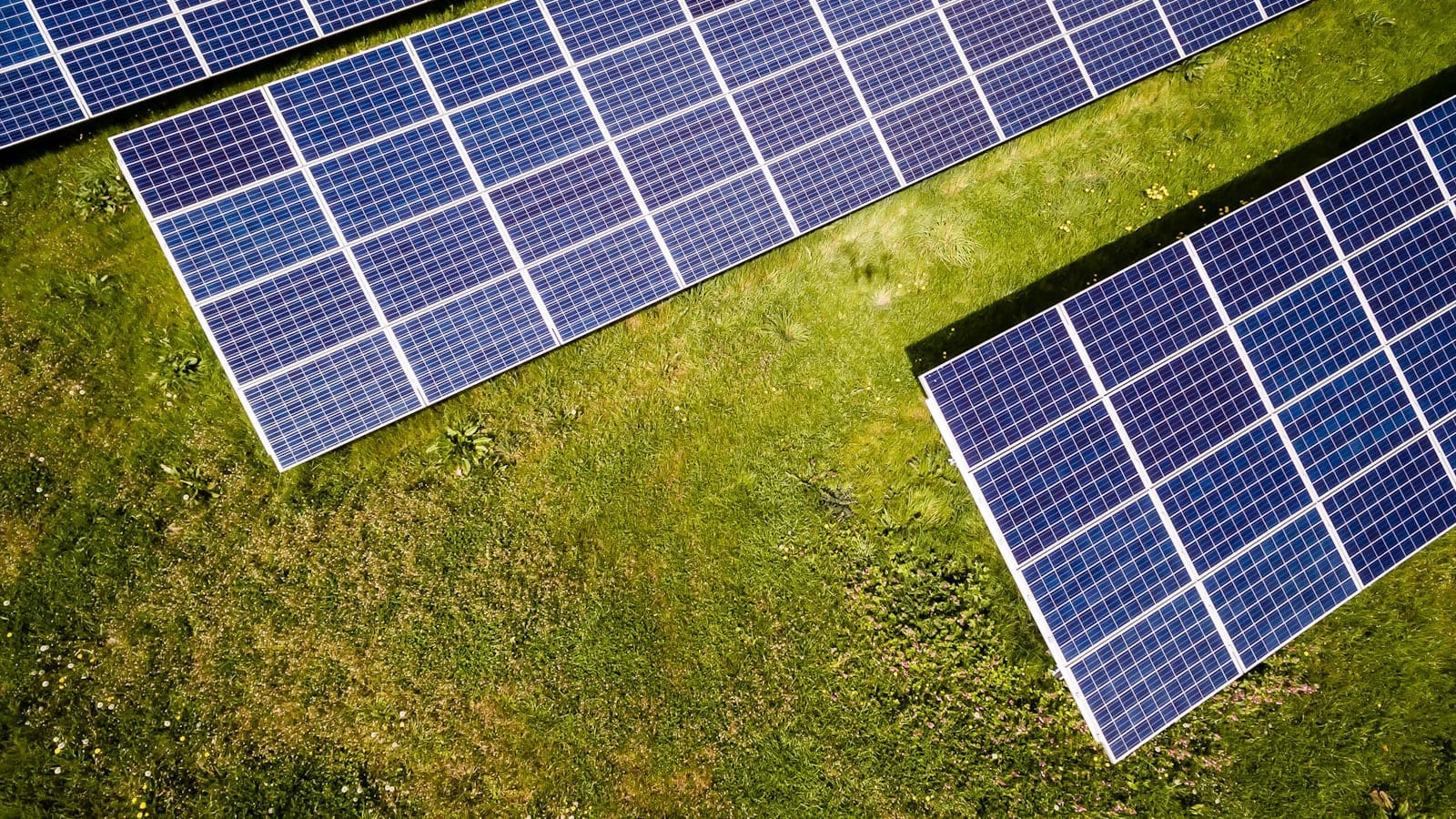 Off-grid solar system for a Hamptons pool house